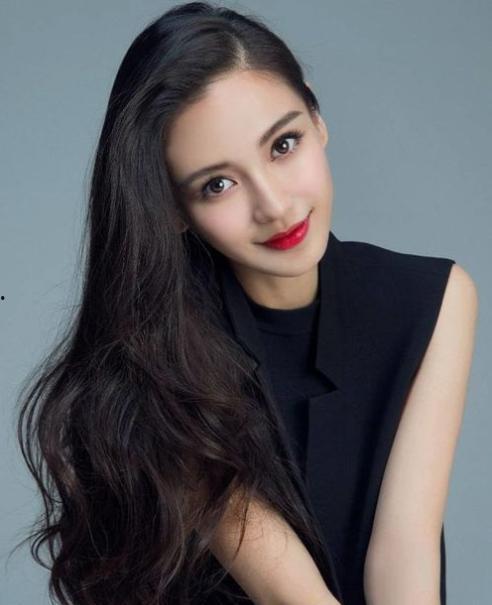 吃瓜爆料杨颖,娱乐圈的瓜田，她如何成为焦点人物？