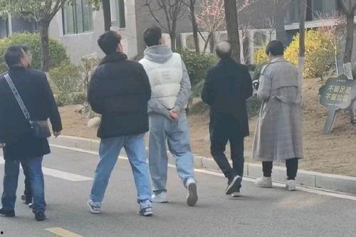 学姐排队打饭打架吃瓜黑料,排队打饭引发的校园大战与幕后黑料揭秘